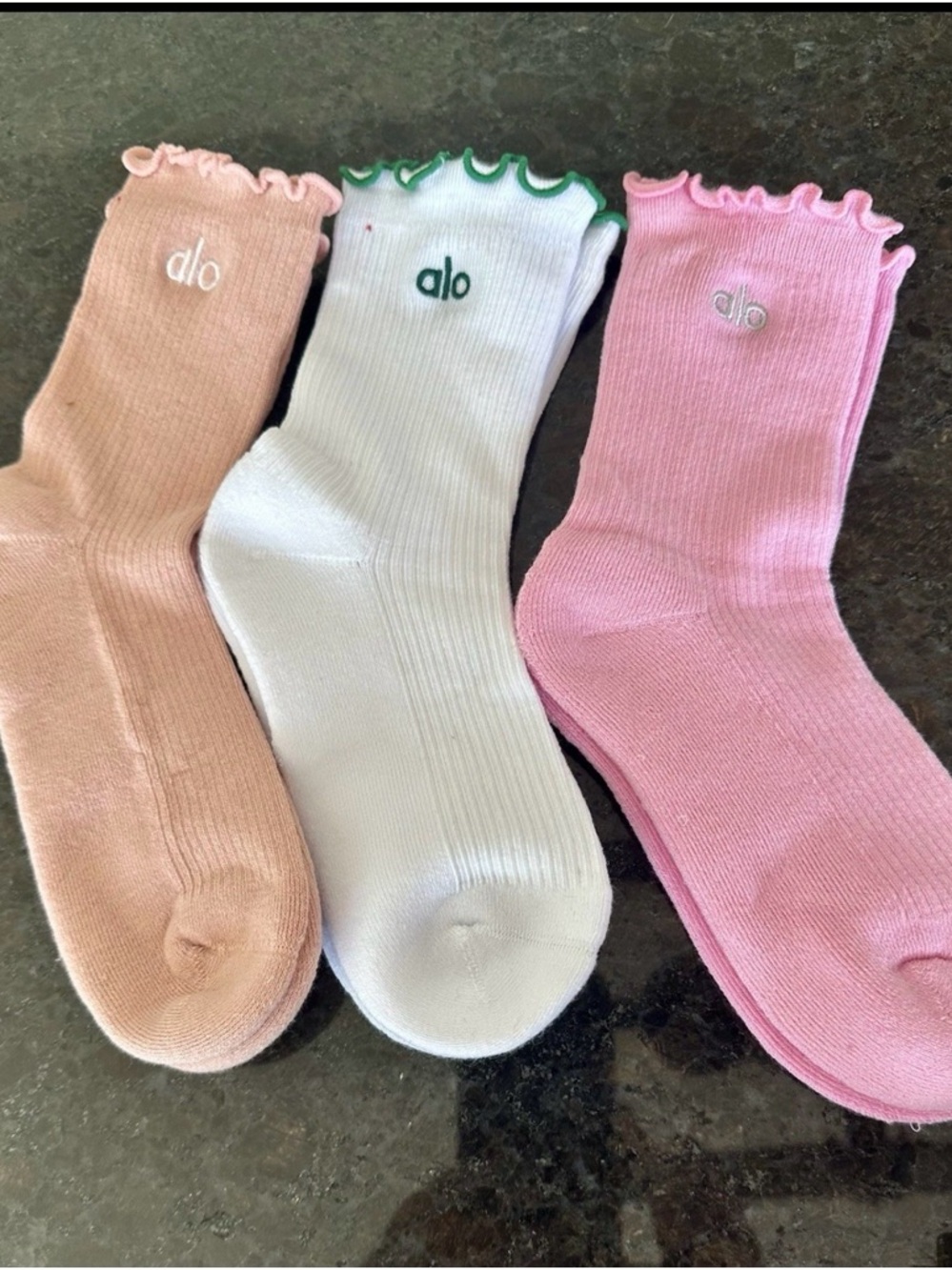 Alo Women’s Lettuce Edge Ankle Socks 3-pairs  Size SM/M- NWOT